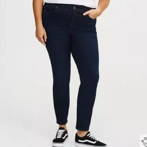 NWT Torrid High Rise Bombshell Limitless Stretch Skinny Jeans In Medium Wash